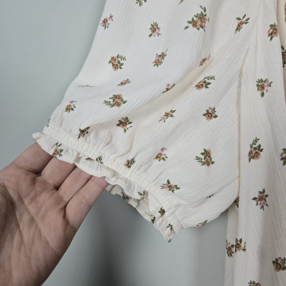 Torrid Womens Ditsy Floral Gauze Smocked Top 2X Cream Cottagecore Feminine Flowy - Picture 4 of 10